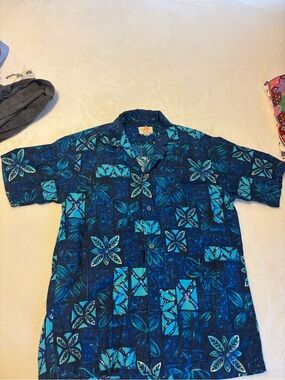 Men's Tropical Floral Button-Down Shirt in Blue